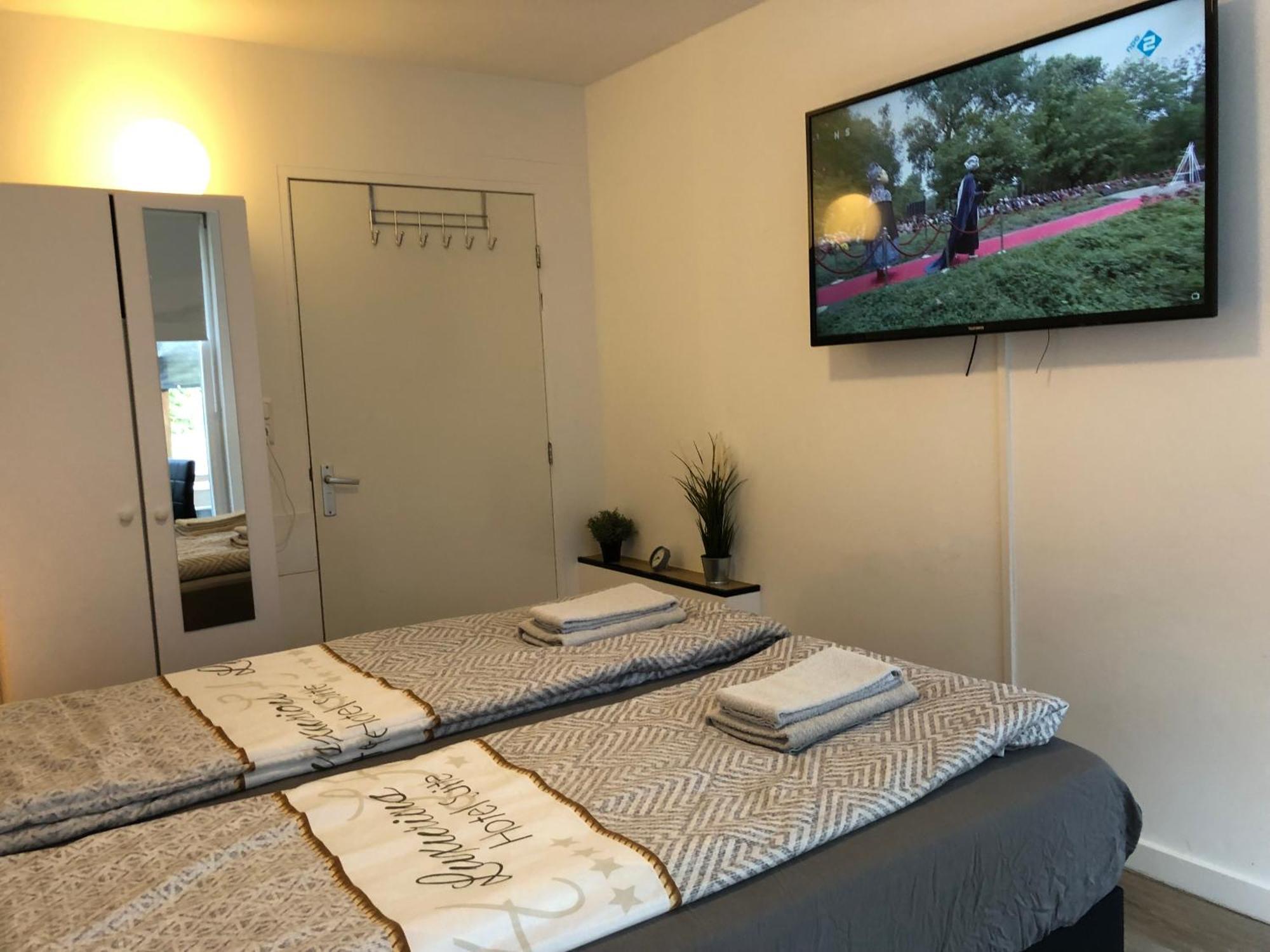 Luxe Wellness With Jacuzzi And Sauna Apartment